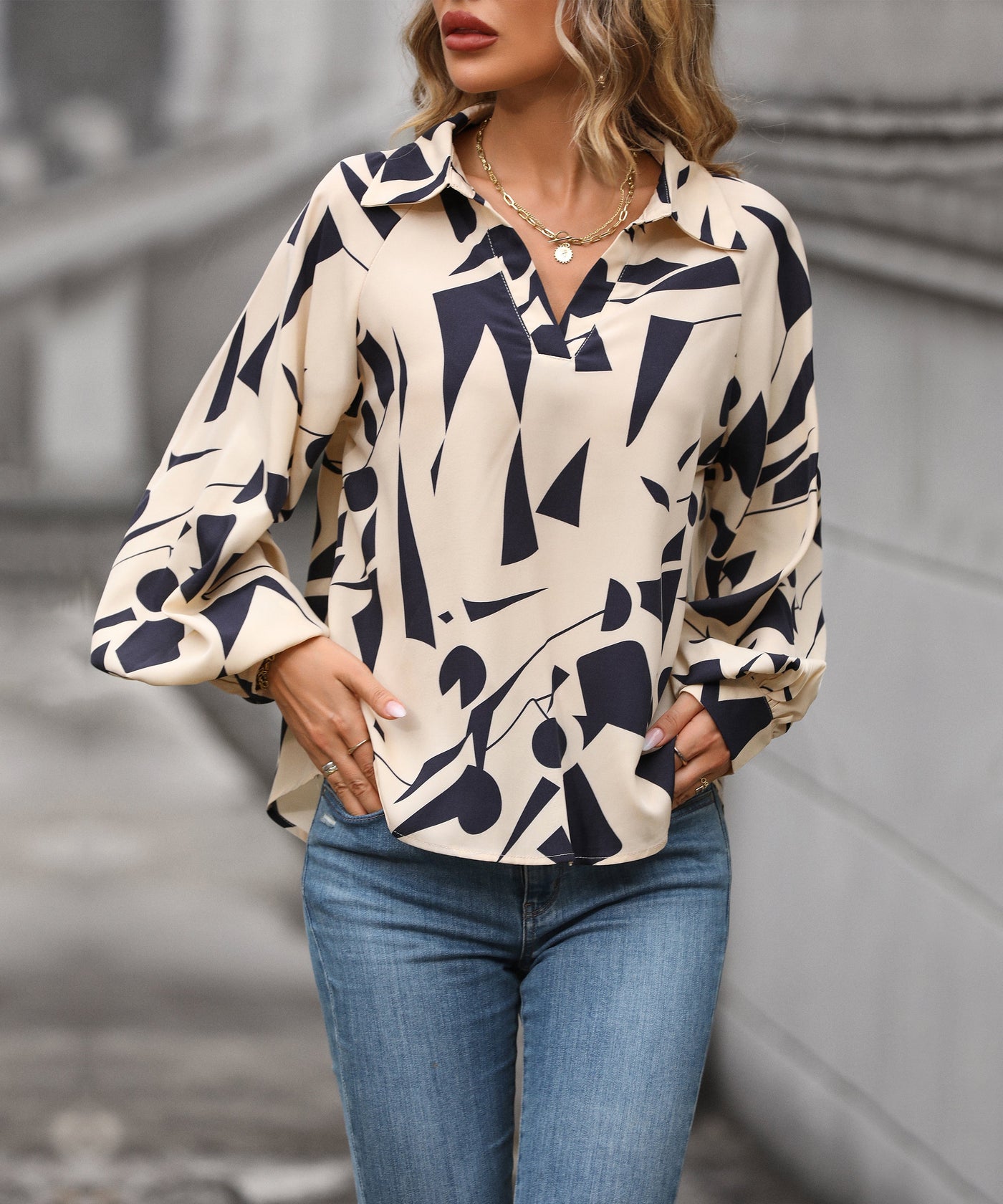Women's Geometric Print V-Neck Long Sleeve Blouse